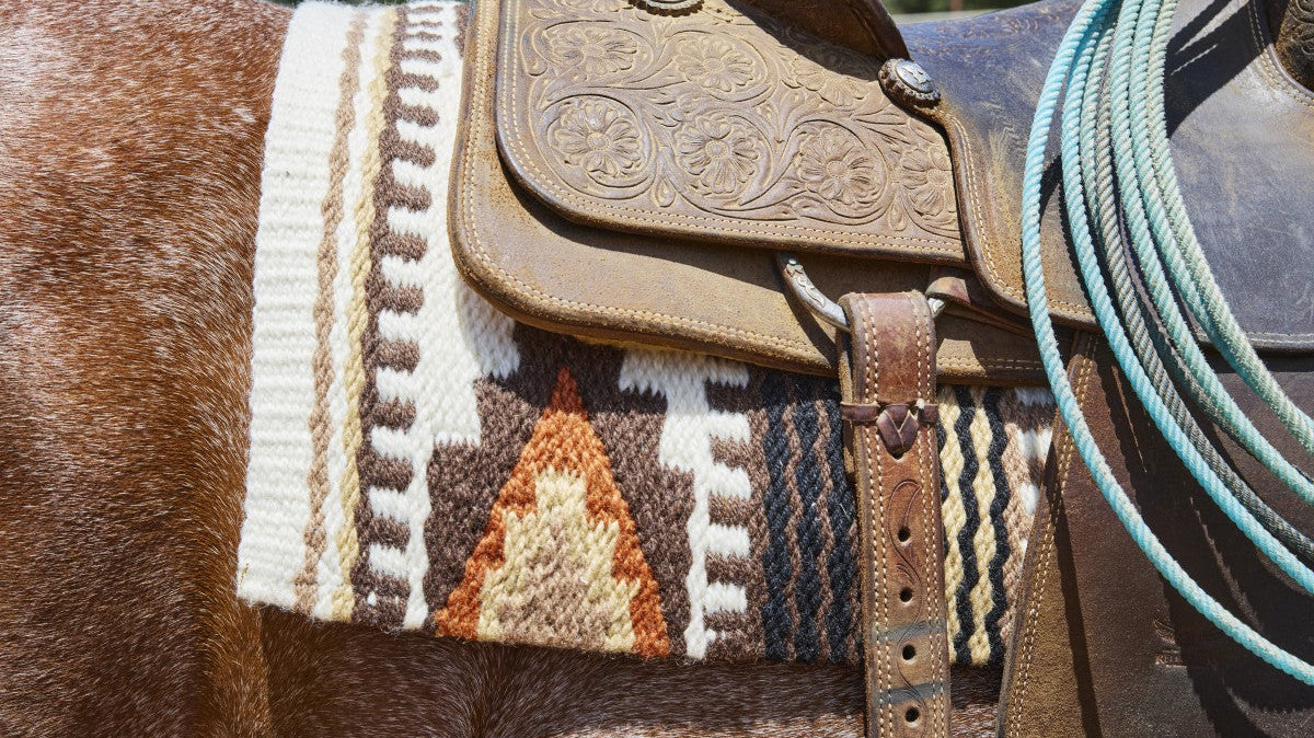 No More Crinkly Blankets: Why Mayatex "No Curl" Saddle Blankets Are a Game Changer for Your Horse's Comfort (and Your Ride!)