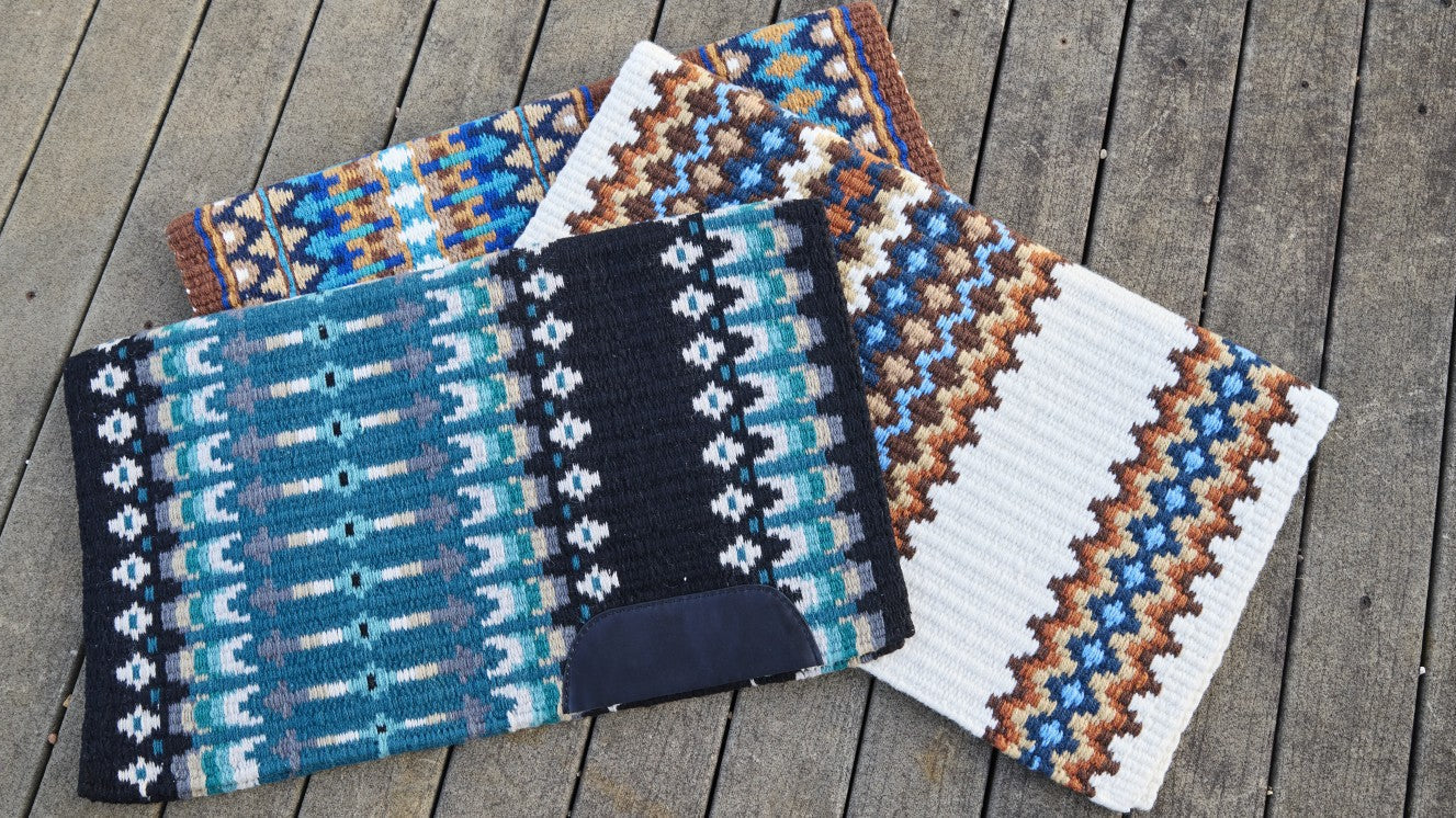 Choosing the Perfect Horse Saddle Blanket: Thickness, Color, Size, and Features