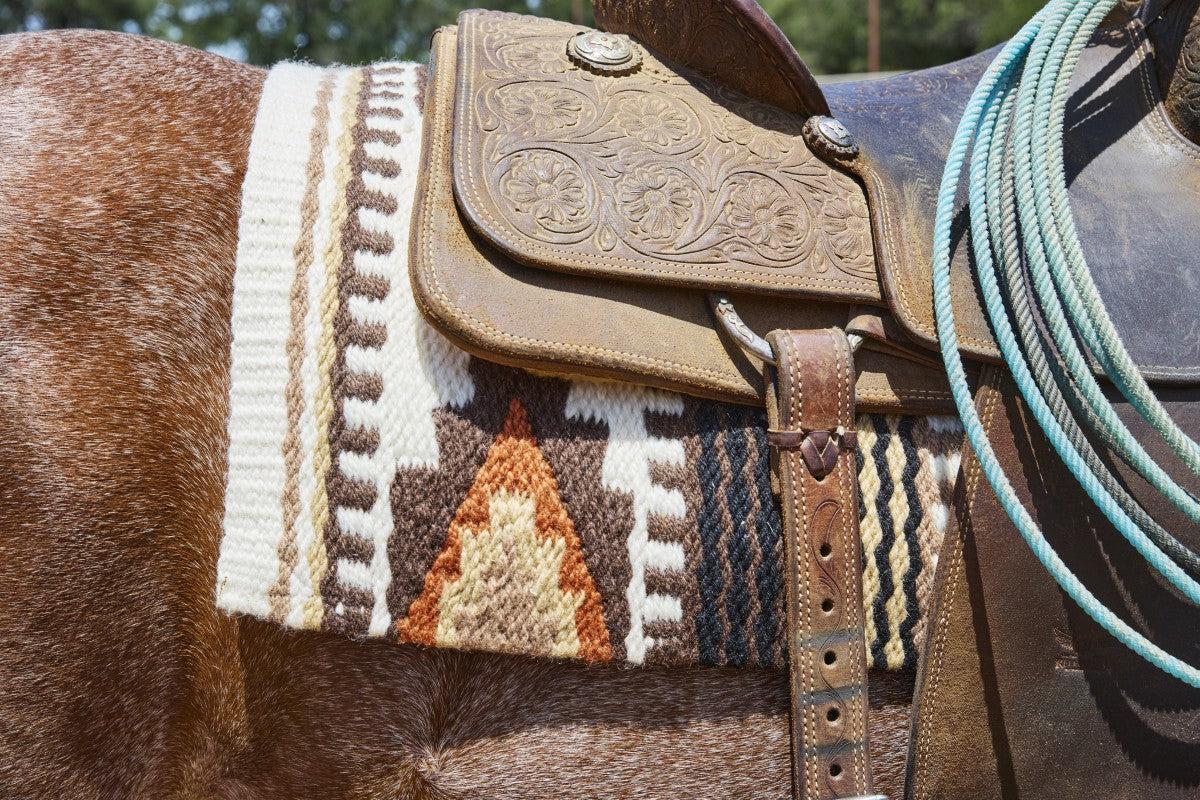No More Crinkly Blankets: Why Mayatex "No Curl" Saddle Blankets Are a Game Changer for Your Horse's Comfort (and Your Ride!)